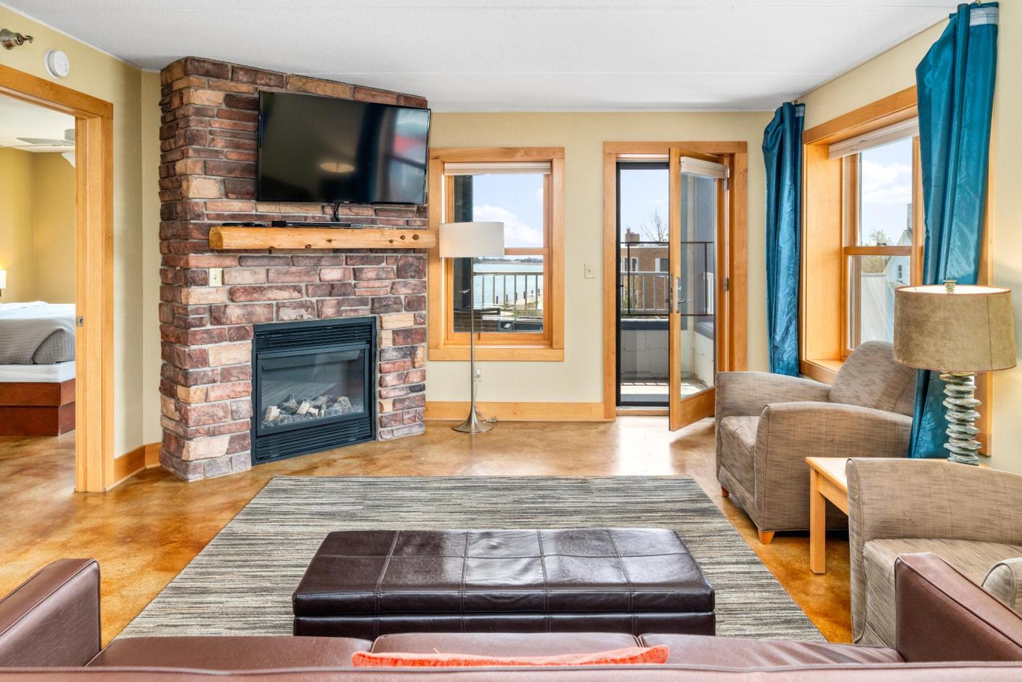 East Bay Suites Grand Marais Eksteriør billede