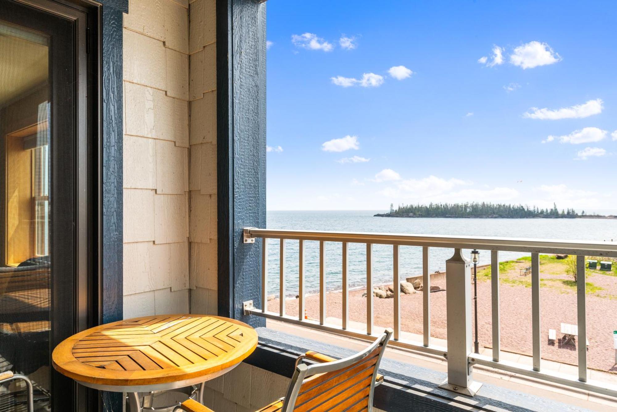 East Bay Suites Grand Marais Eksteriør billede