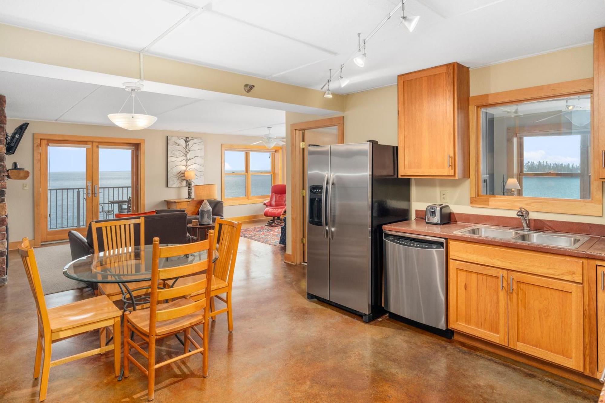 East Bay Suites Grand Marais Eksteriør billede
