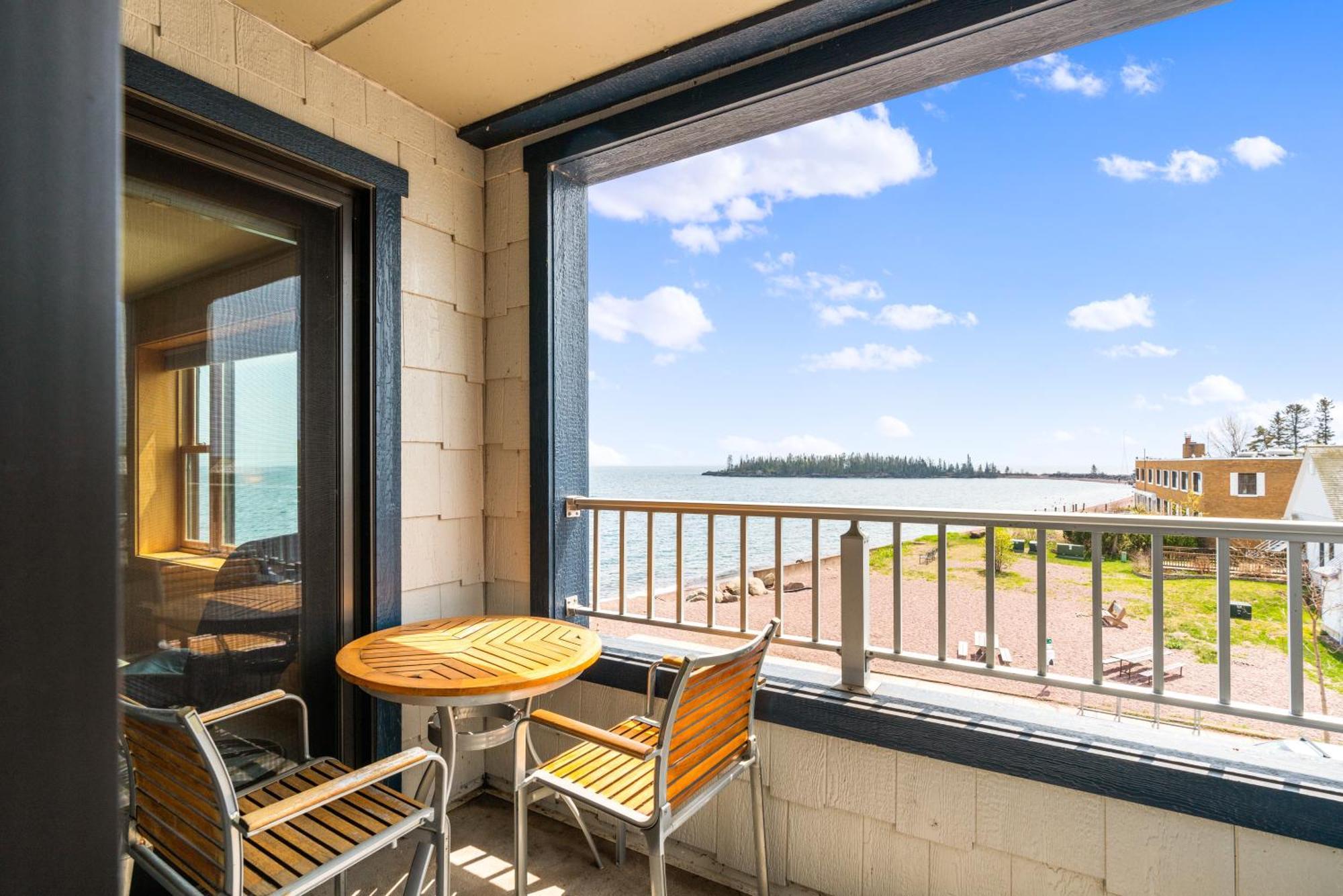 East Bay Suites Grand Marais Eksteriør billede