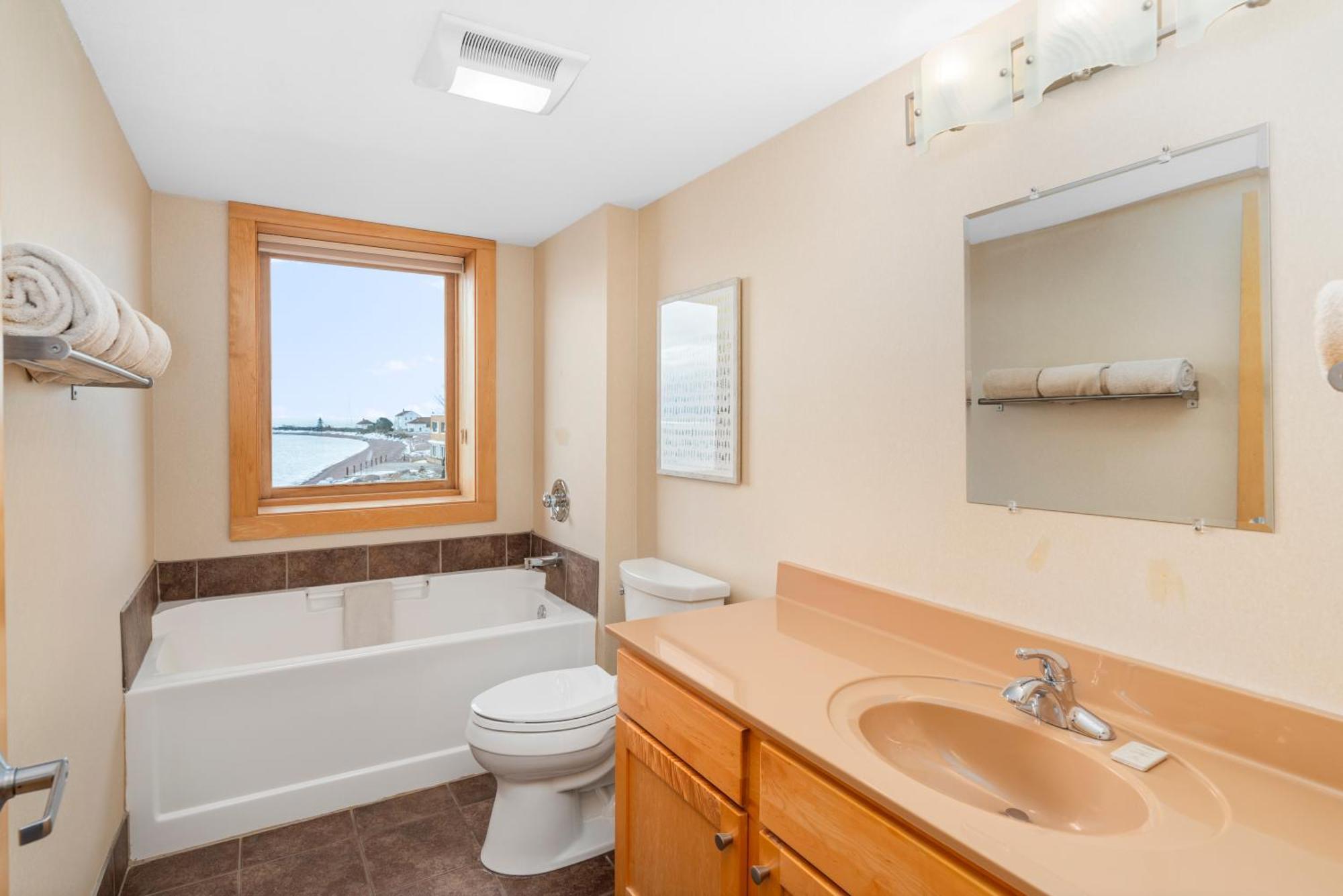 East Bay Suites Grand Marais Eksteriør billede