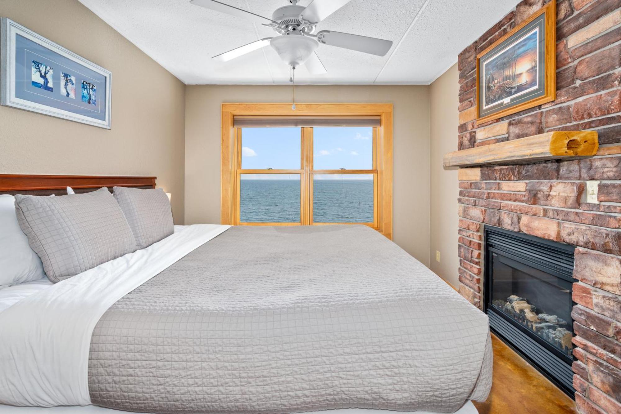 East Bay Suites Grand Marais Eksteriør billede