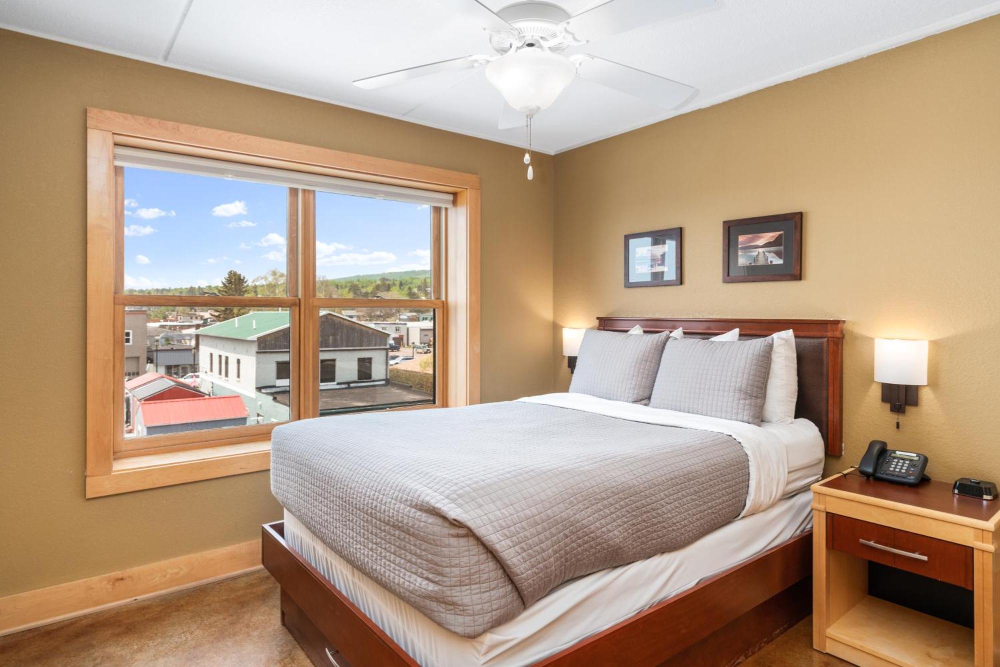 East Bay Suites Grand Marais Eksteriør billede