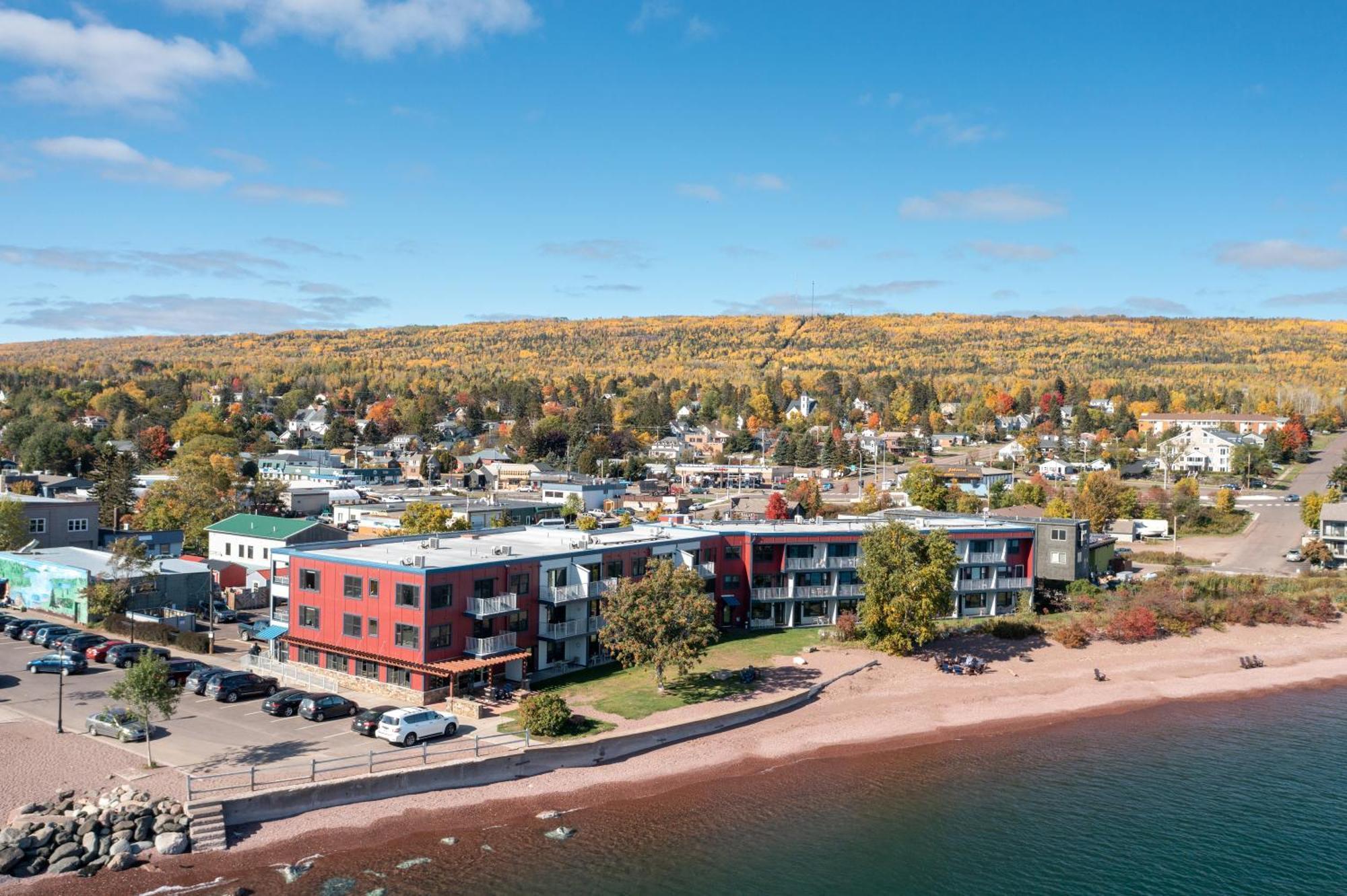 East Bay Suites Grand Marais Eksteriør billede