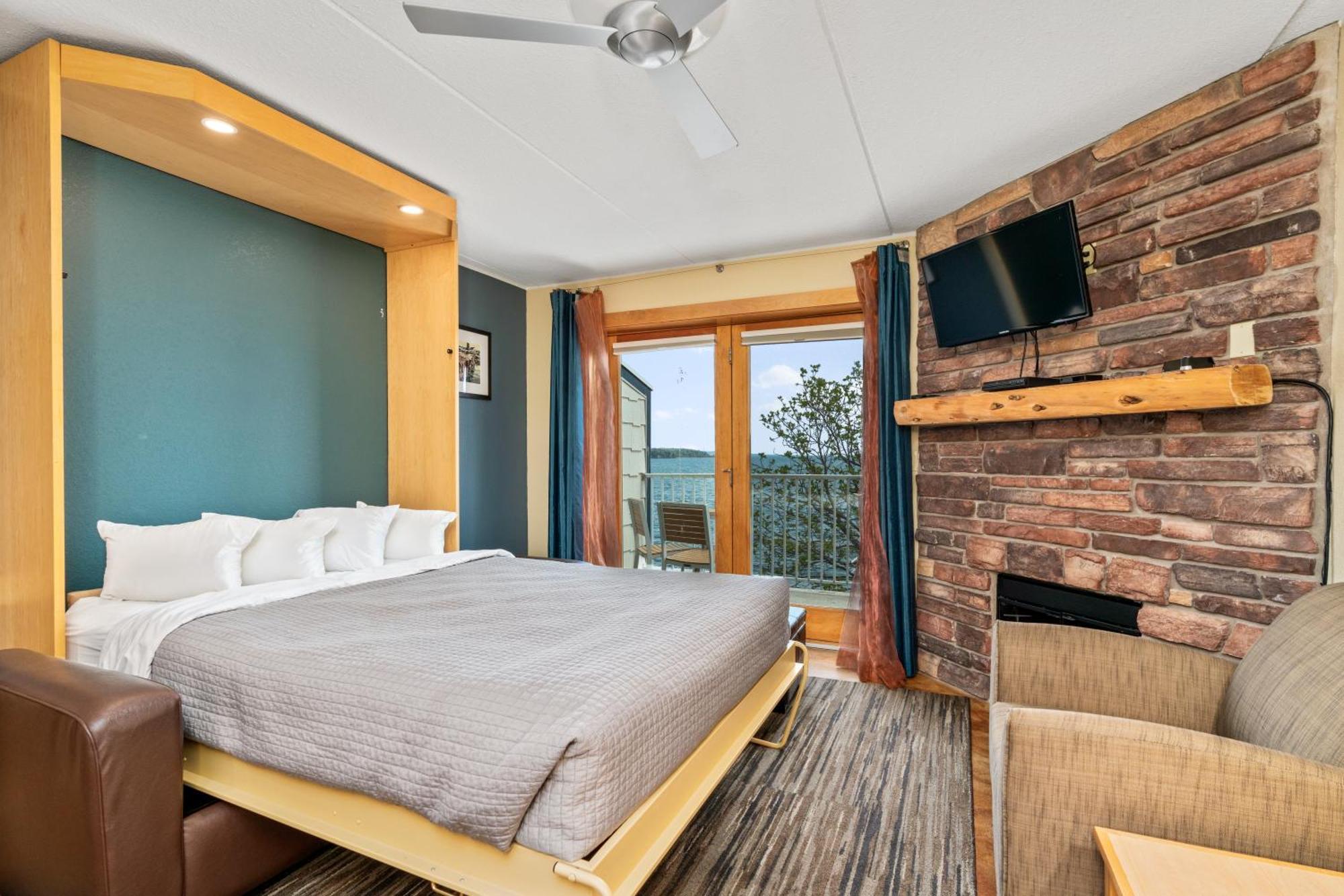 East Bay Suites Grand Marais Eksteriør billede