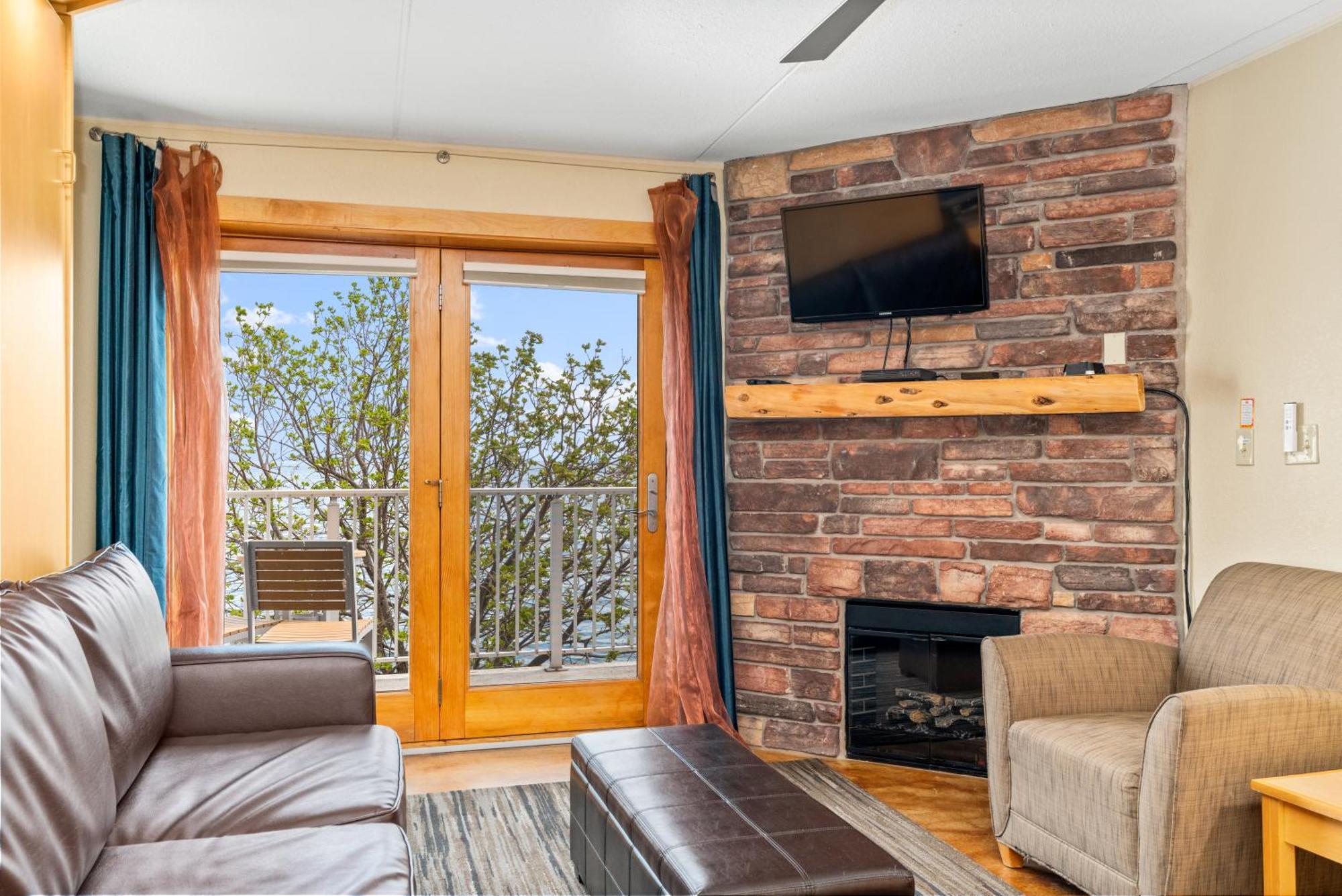East Bay Suites Grand Marais Eksteriør billede