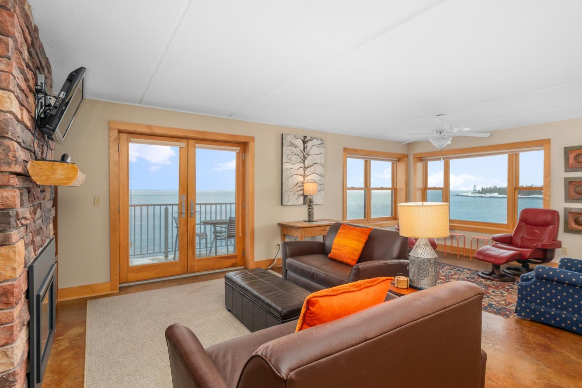 East Bay Suites Grand Marais Eksteriør billede