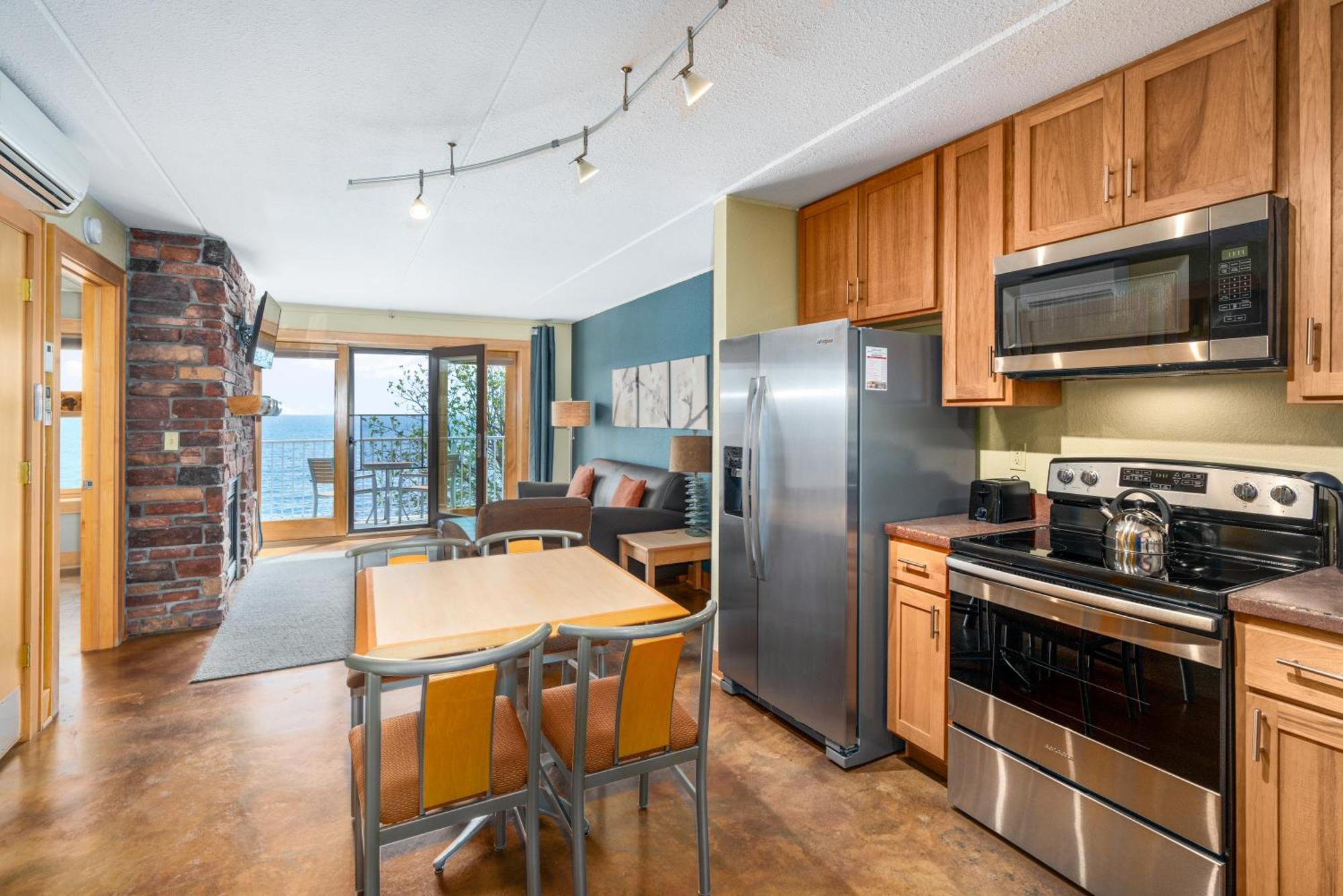 East Bay Suites Grand Marais Eksteriør billede