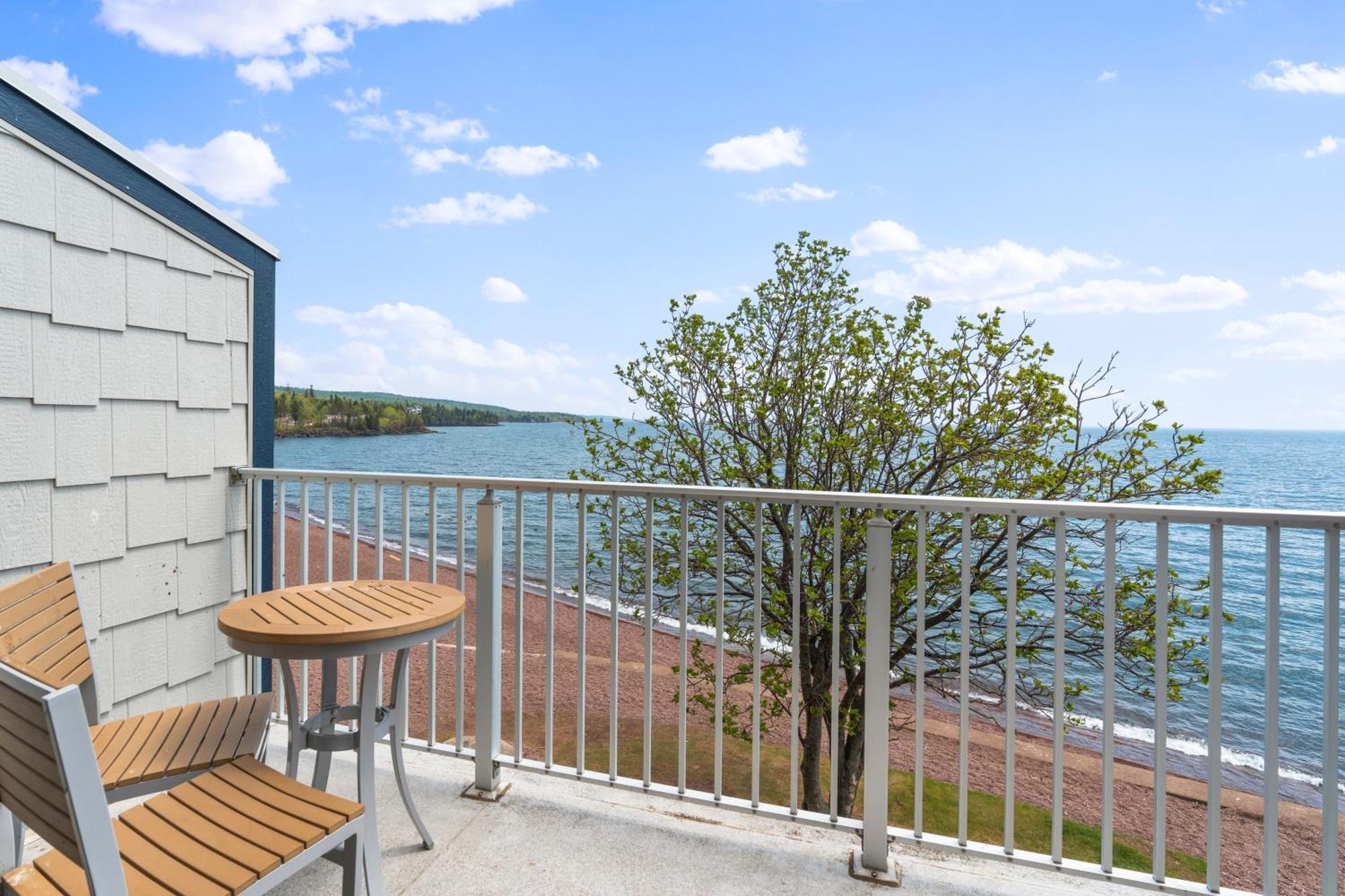 East Bay Suites Grand Marais Eksteriør billede