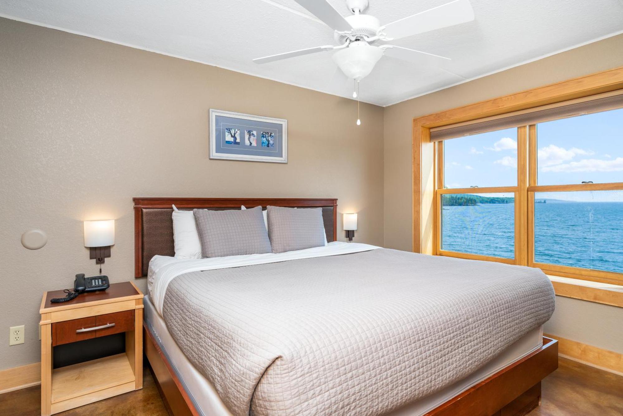 East Bay Suites Grand Marais Eksteriør billede