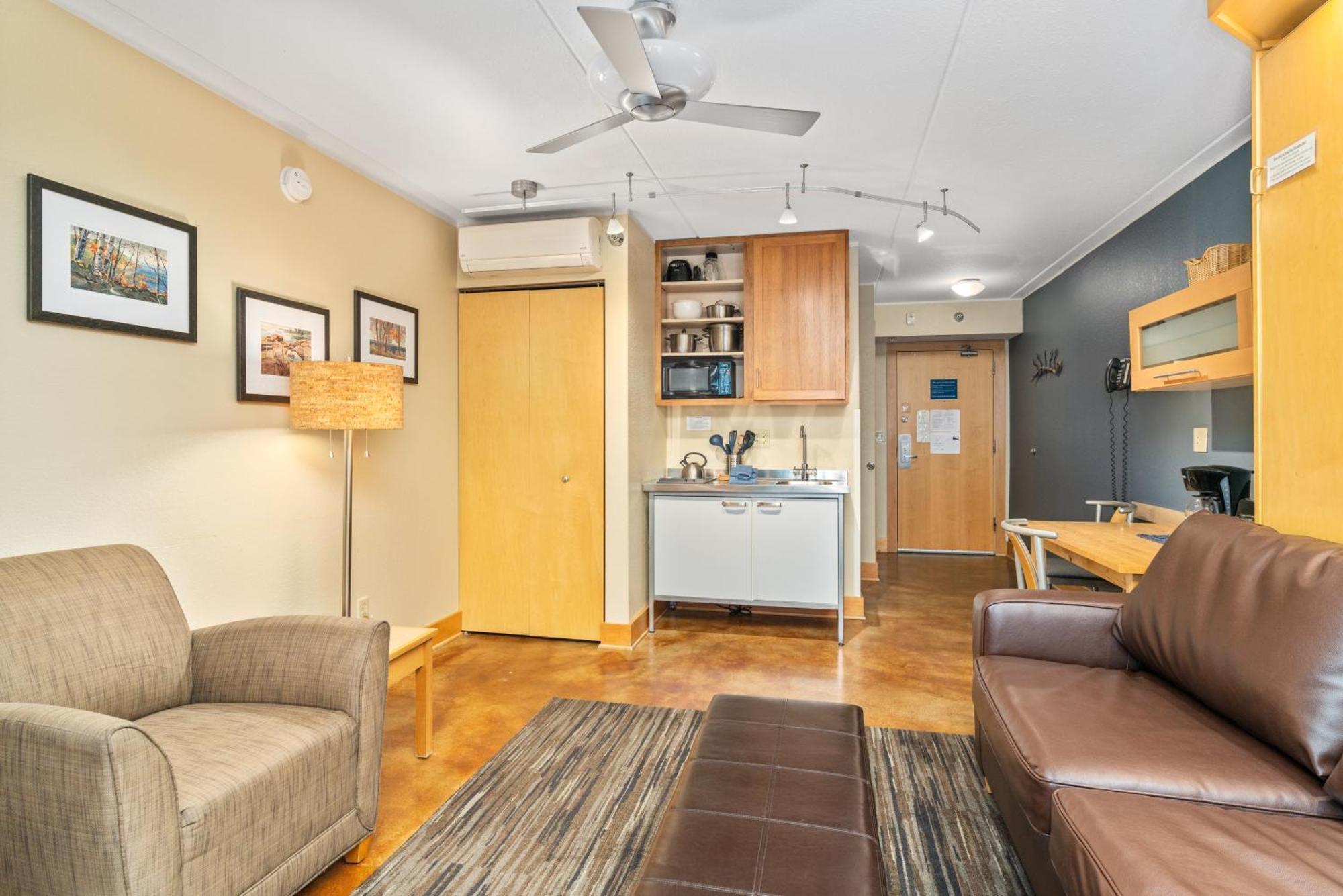 East Bay Suites Grand Marais Eksteriør billede