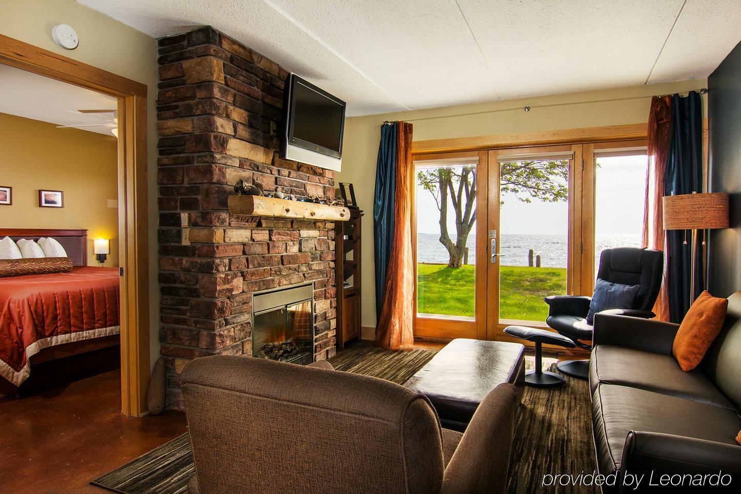 East Bay Suites Grand Marais Eksteriør billede